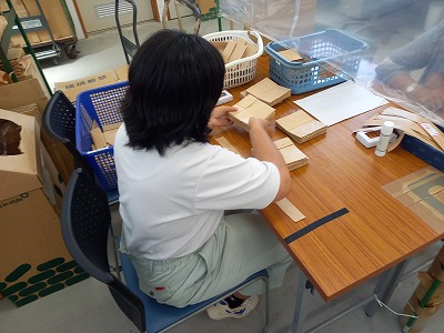 宮崎県立みなみのかぜ支援学校の生徒さんが2回目の現場実習でお見えになりました。 サクラプリンテック